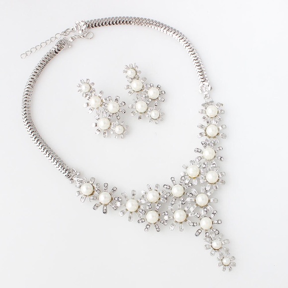 Silver necklace and earring set - Picture 2 of 2